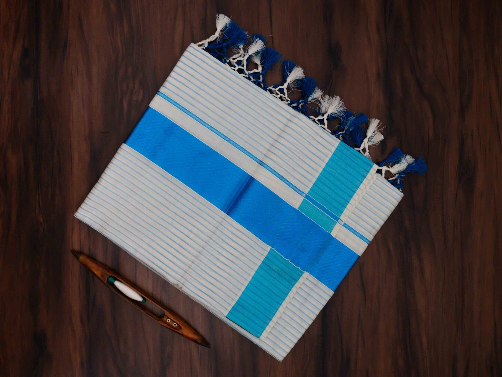 Premium Silver Zari Kerala Tissue Saree with Stripes - Image 2