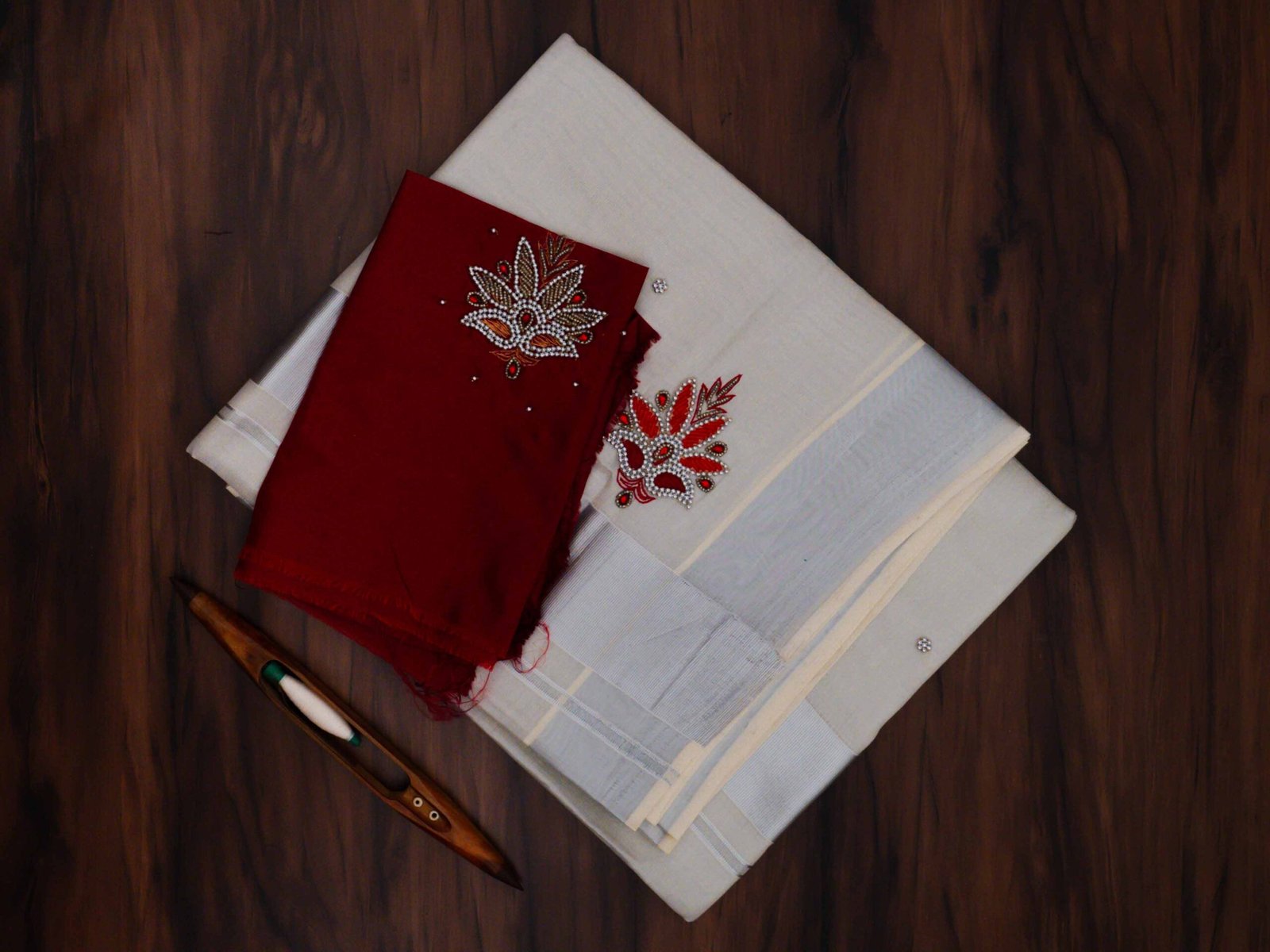 Premium Silver Tissue Embroidered Kerala Saree with Additional Blouse - Image 2