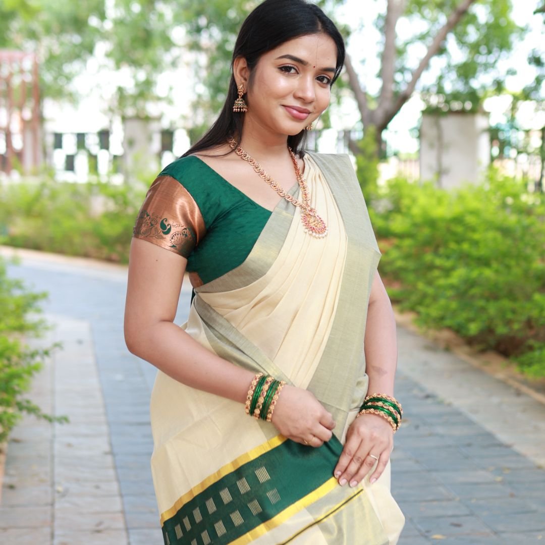 Kerala Tissue Saree with Square Design Pallu from Kuthampully